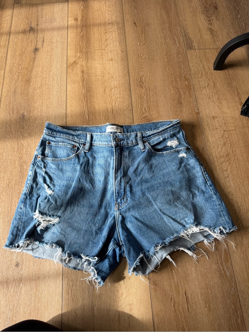 Abercrombie & Fitch "The 4" Mom Short High Rise" denim shorts size 14